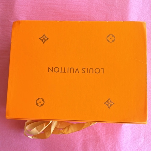 LV Box For Storage
$55 $55
Size: OS
Louis Vuitton - Picture 2 of 5